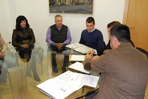 El alcalde se reúne con la junta directiva del Ilustre Cabildo Superior de Procesiones de Totana