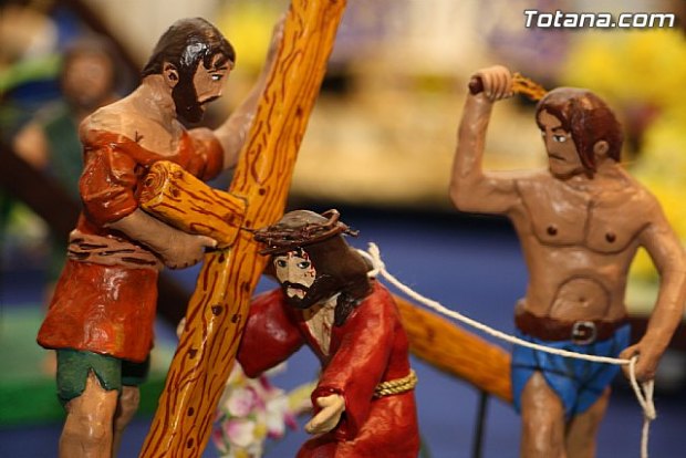 ASÍ VEN LOS NIÑOS LA SEMANA SANTA 2012